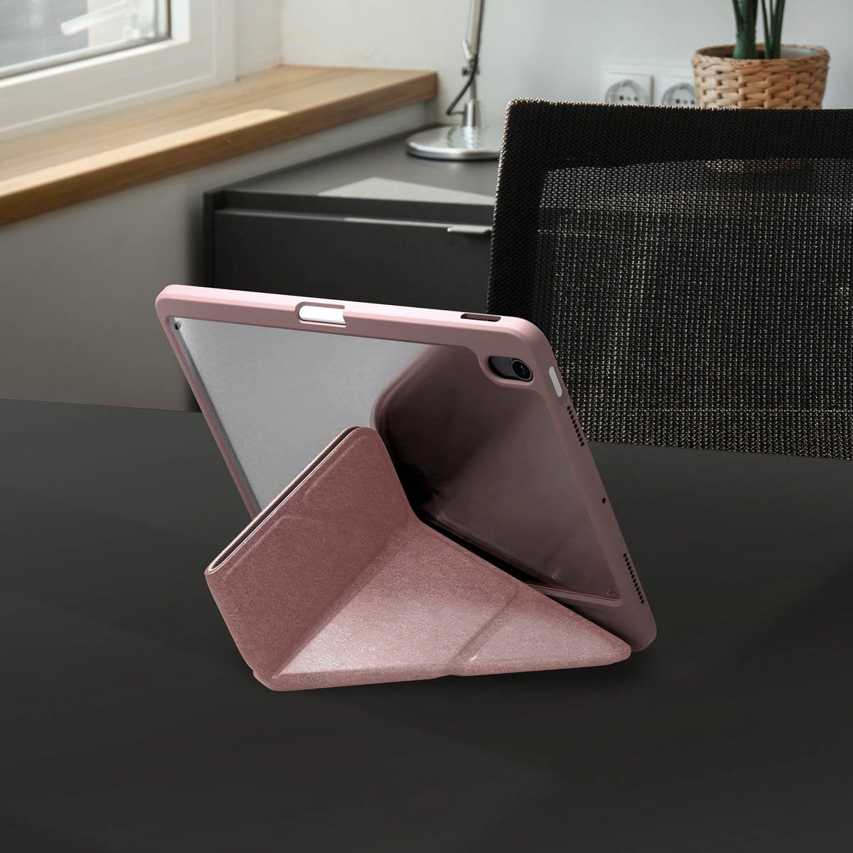 Uniq Moven Case voor de Apple iPad Air 13 inch (2025) M3 / (2024) M2 - Blush Pink