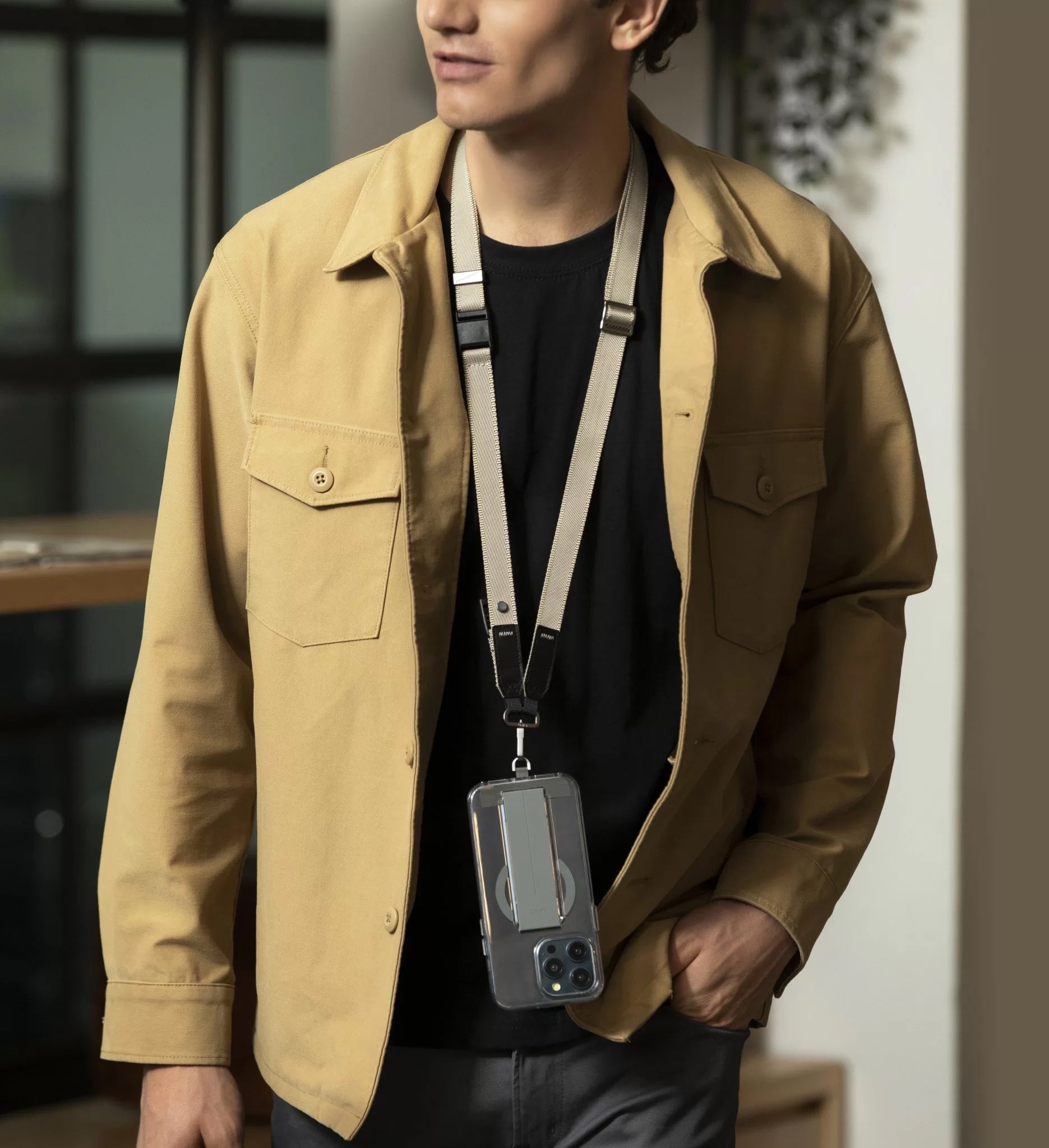 UNIQ VISTA 2-IN-1 LANYARD AND HAND STRAP - BLUE BLACK