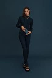 جراب Ideal of Sweden الرفيع لجهاز iPhone 13 Pro، يدعم الشحن اللاسلكي (أزرق منتصف الليل) 