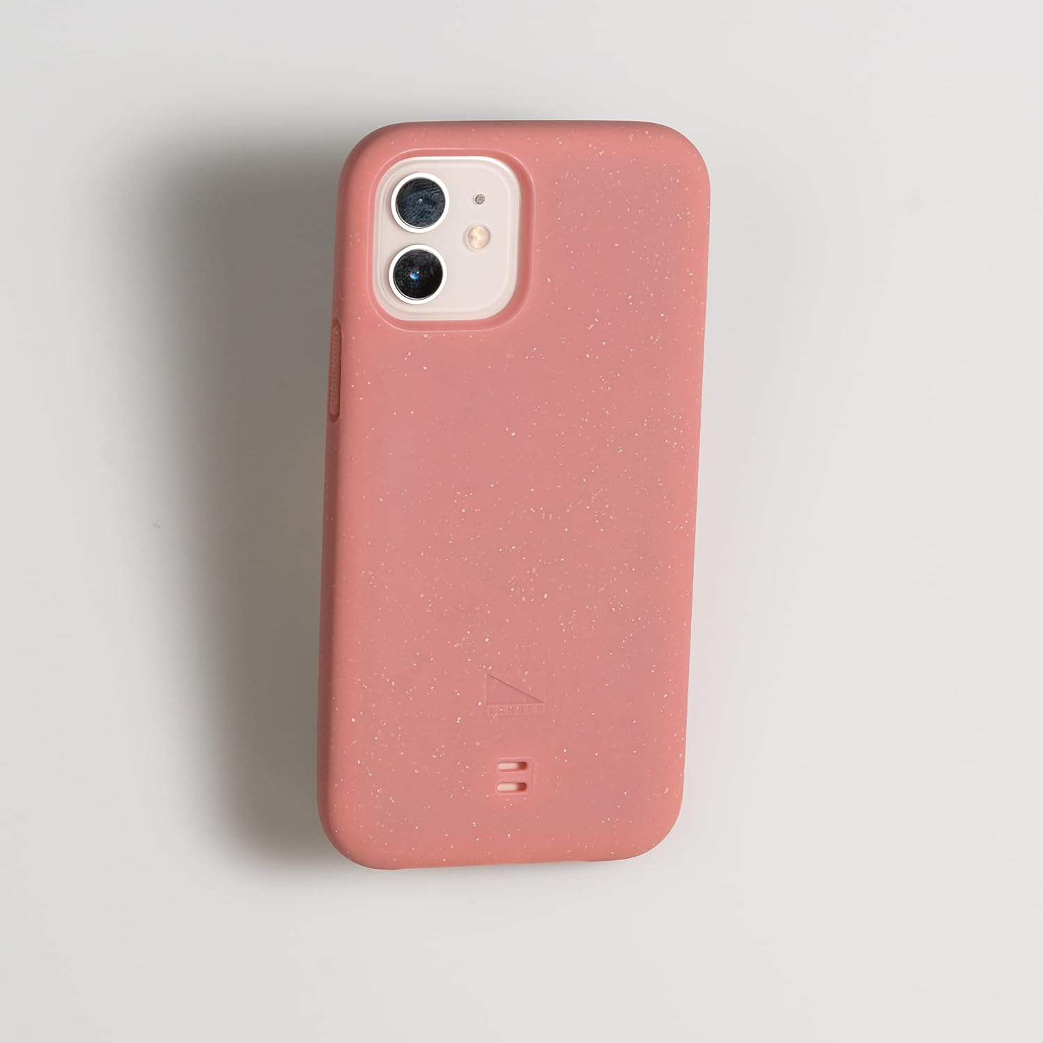 غطاء لاندر توري البلاستيكي المعاد تدويره لهاتف iPhone 12 و12 Pro (وردي خدود)