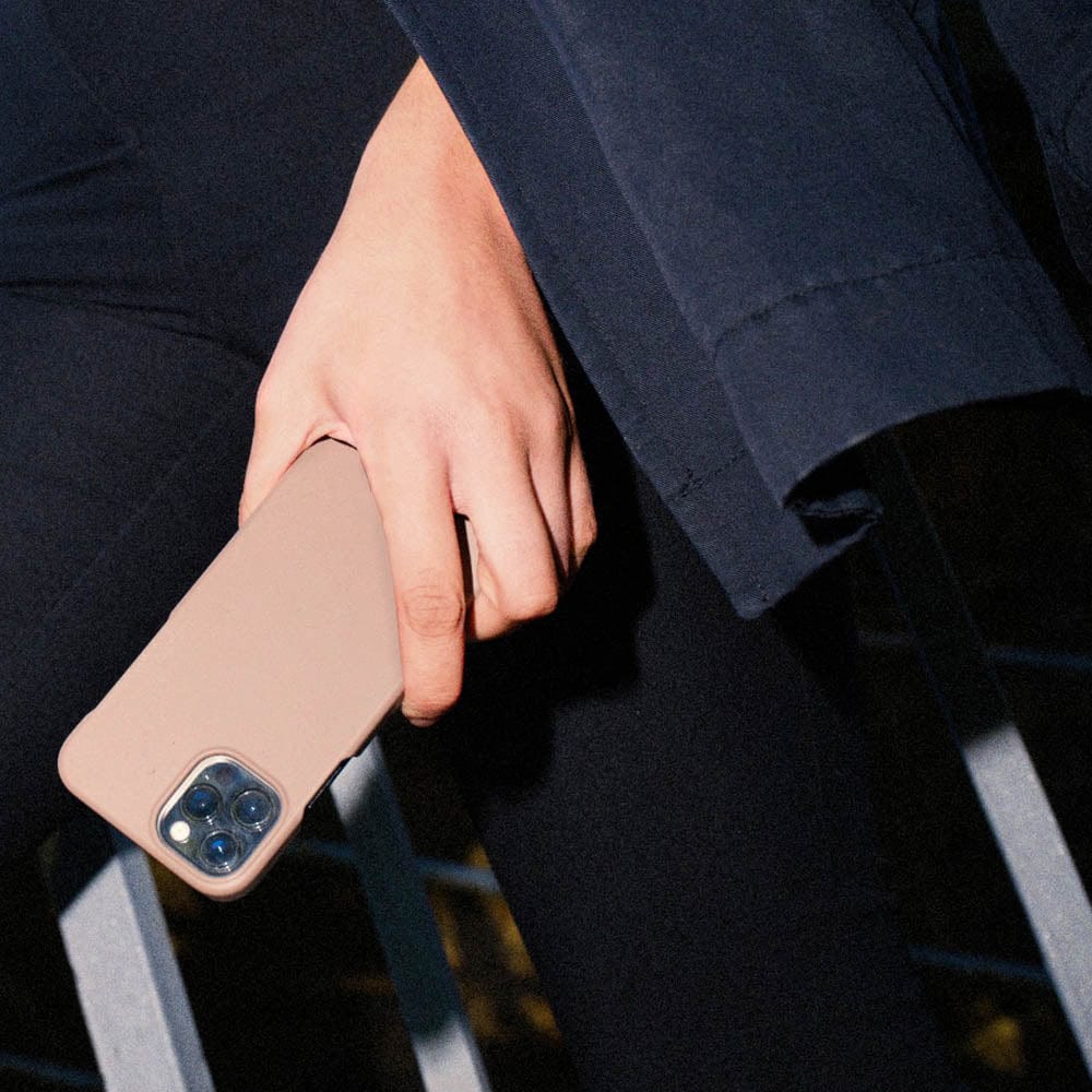 غطاء A Good Company لهاتف iPhone 14 Pro (بني ترابي)