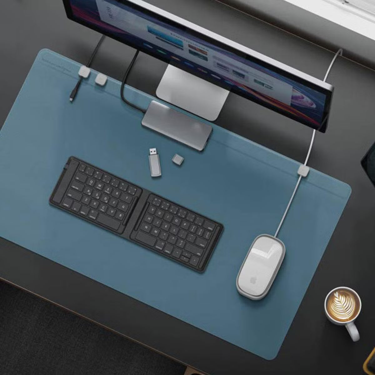 لوحة مكتب مغناطيسية مزدوجة الجوانب من UNIQ Hagen باللون الأصفر والرمادي (UNIQ-HAGENDM-CYELCGRY)