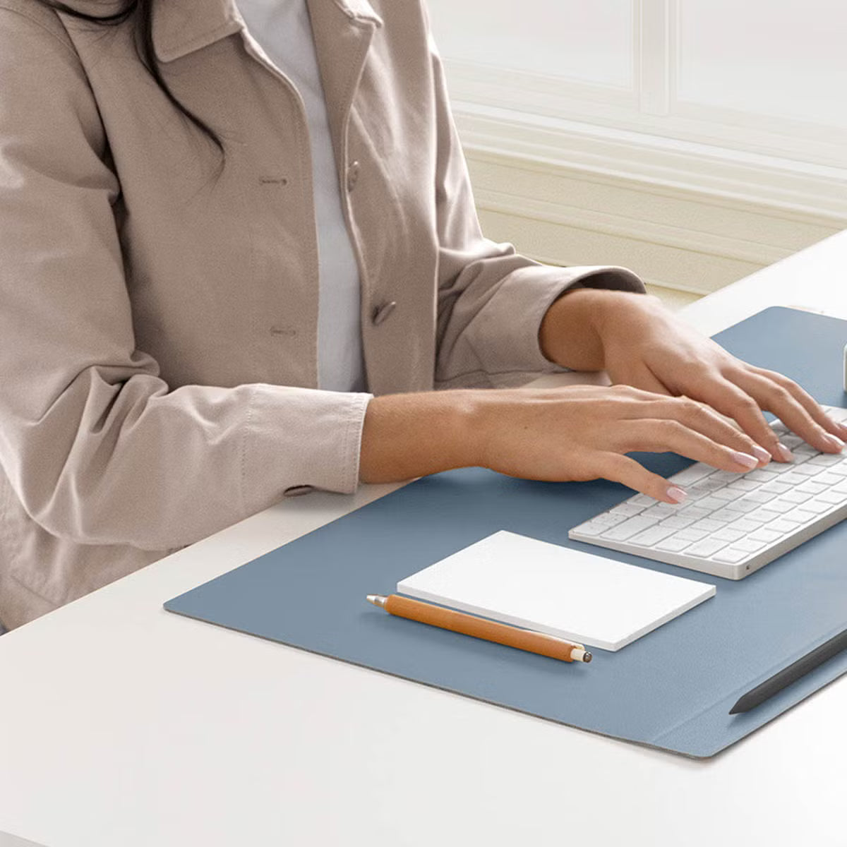 لوحة مكتب مغناطيسية مزدوجة الجوانب من UNIQ Hagen باللون الأصفر والرمادي (UNIQ-HAGENDM-CYELCGRY)