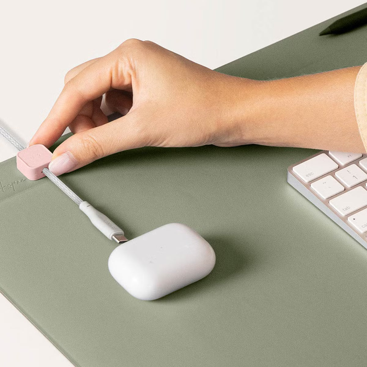 لوحة مكتب مغناطيسية مزدوجة الجوانب من UNIQ Hagen باللون الأصفر والرمادي (UNIQ-HAGENDM-CYELCGRY)