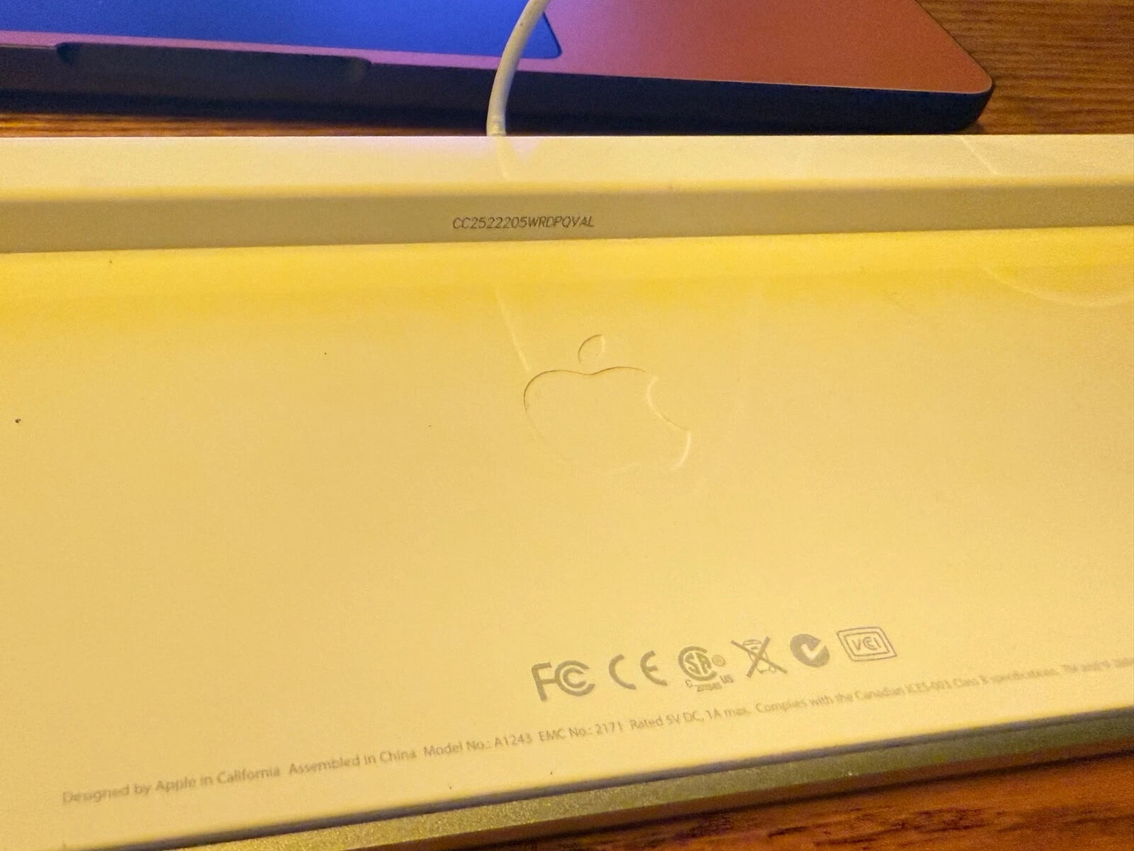 لوحة مفاتيح Apple USB سلكية مع لوحة مفاتيح رقمية 