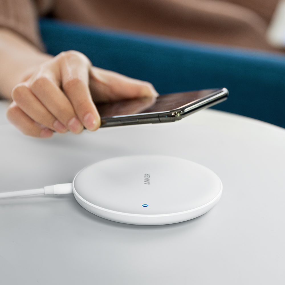 لوحة شحن لاسلكية سريعة Anker Power Wave 7.5 مع شحن سريع باللون الأبيض