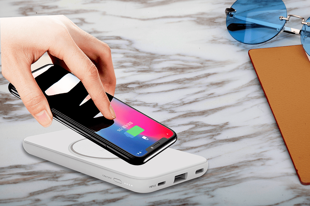 بطارية خارجية لاسلكية موماكس كيو باور 3 3 في 1 بسعة 10000 مللي أمبير/ساعة