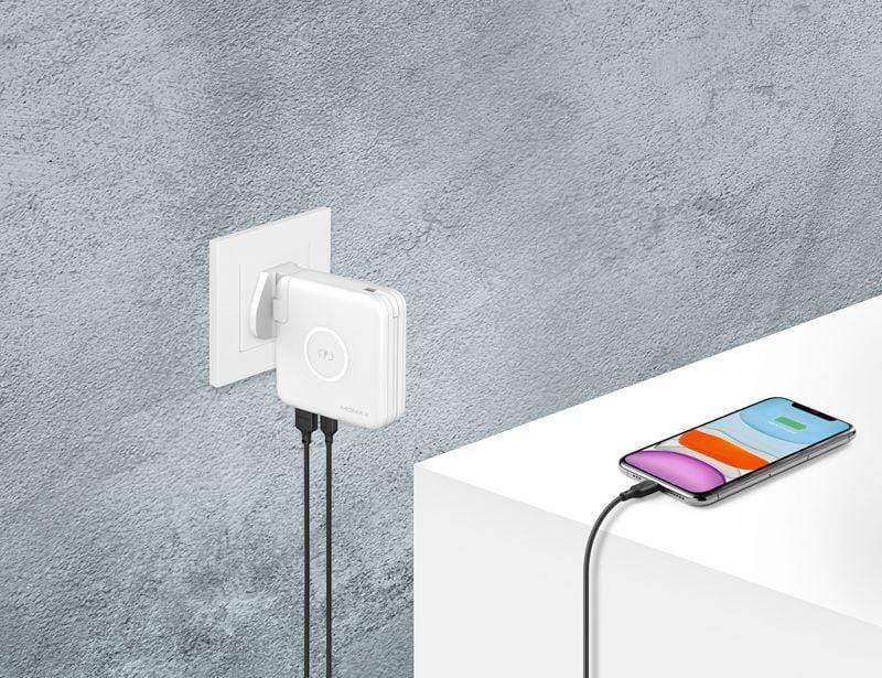 Momax Q.Power Plug Wireless Portable PD Charger 6700mAh with Built-In Lightning Cable